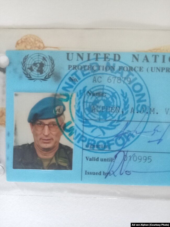 Dokumenti valid i Ada van Alphenit gjatë qëndrimit të tij në Srebrenicë më 1995.