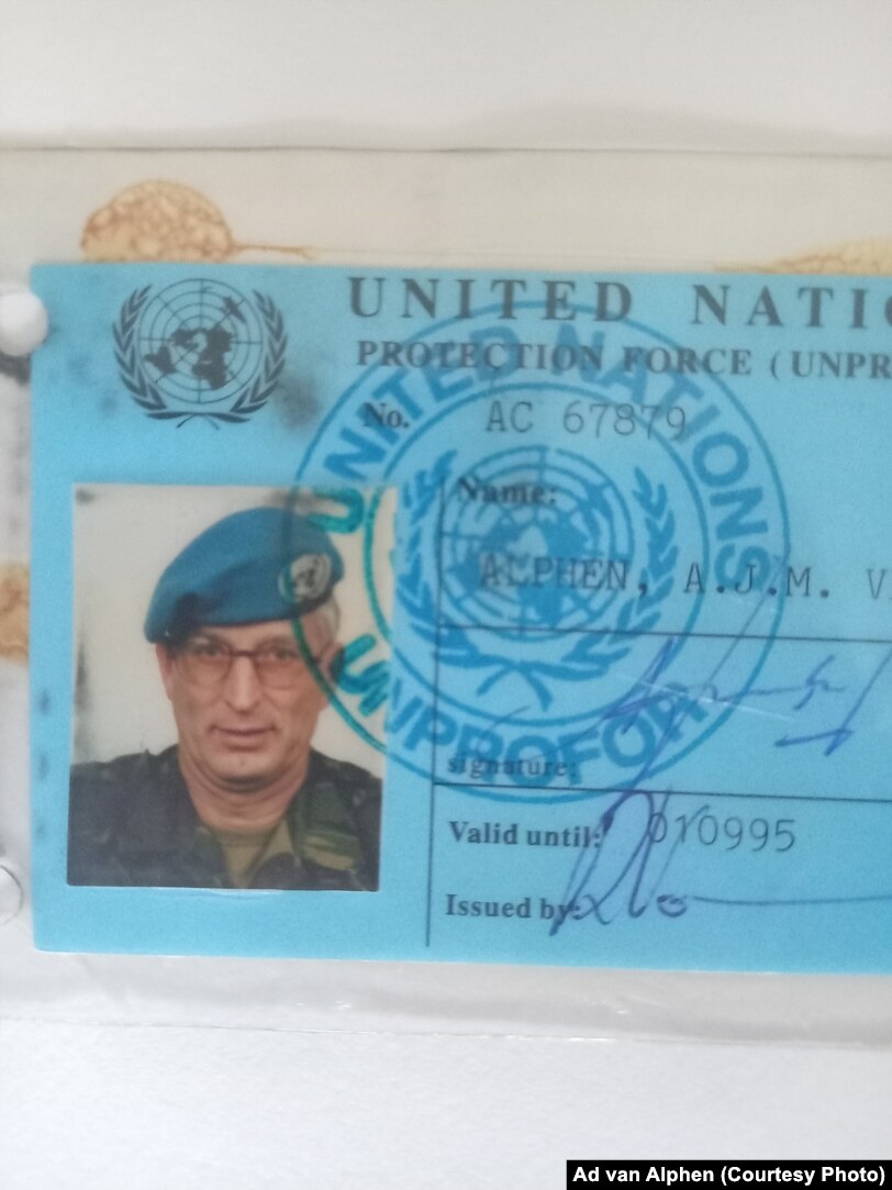Dokumenti valid i Ada van Alphenit gjatë qëndrimit të tij në Srebrenicë më 1995.