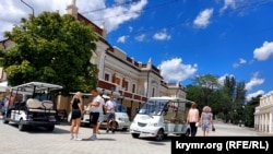 Экскурсионные электрокары в Феодосии, июль 2023 года. Крым