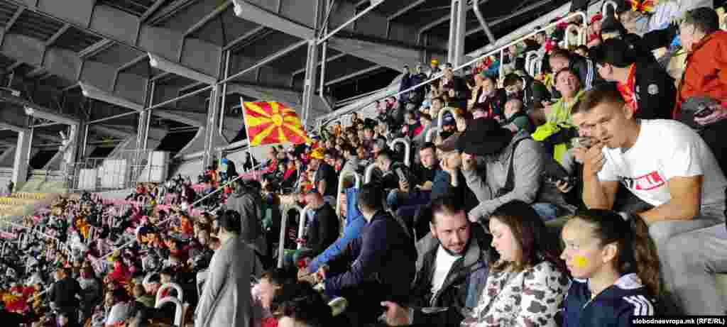 Македонските навивачи на градскиот стадион во Скопје