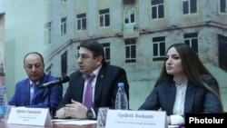Armenia - Simon Babayan, center, and other leaders of the Chamber of Advocates at a news conference in Yerevan, May 21, 2024.