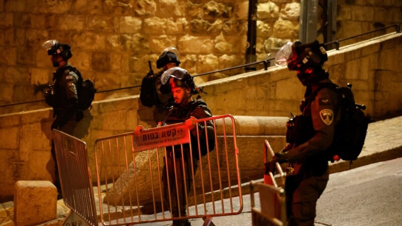 Izraelska policija upala u Al-Aksu, uhapšeno više stotina Palestinaca
