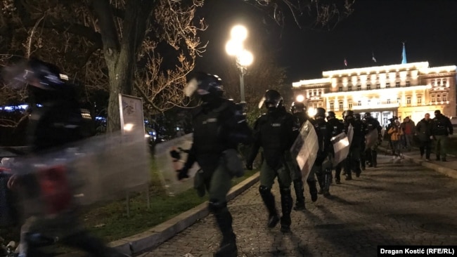 Upad u Skupštinu Beograda, suzavac i Žandarmerija na protestu opozicije 