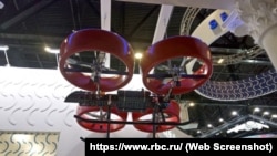Автоматизированная беспилотная высотная телекоммуникационная платформа «Саранча-10» представлена на стенде Севастополя на Петербургском международном экономическом форуме (ПМЭФ). Санкт-Петербург, 14 июня 2023 года
