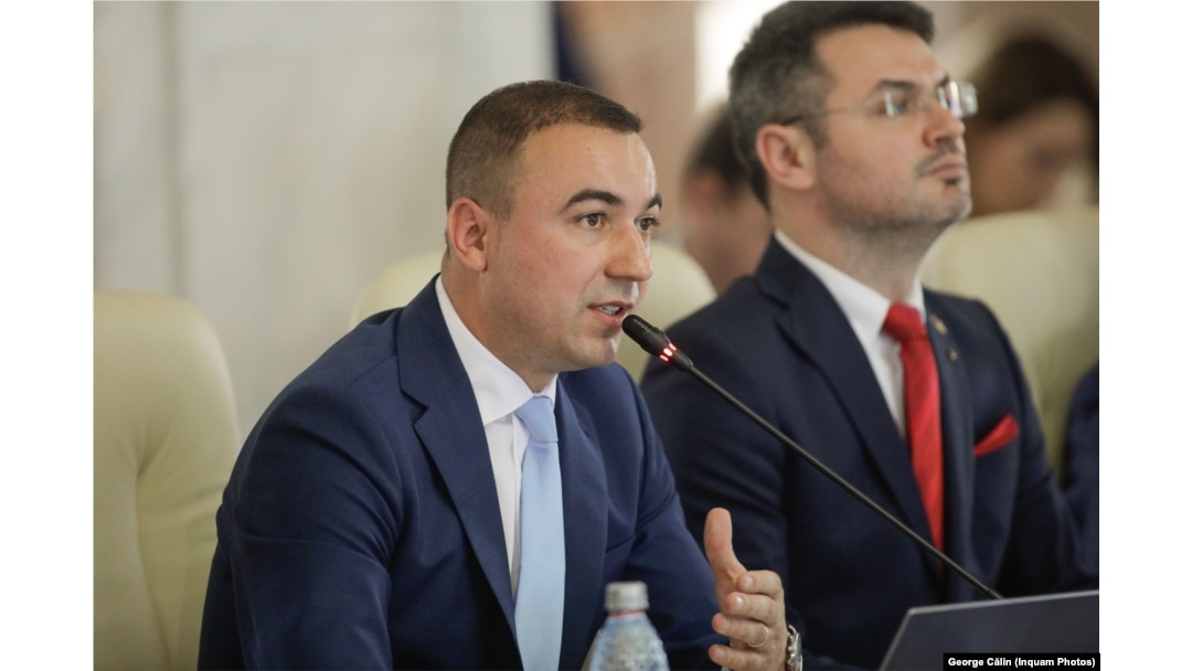 Ministrul Digitalizării, Bogdan Ivan, spune că în prezent Camera Deputaților își asigură serviciile de securitate proprie în regim propriu.