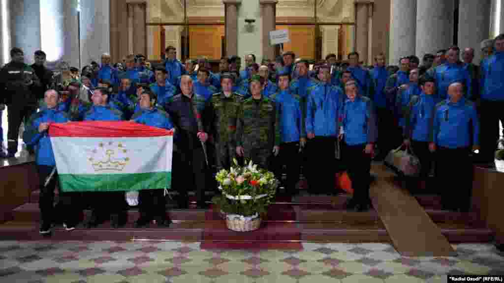 Встреча спасателей КЧС Таджикистана в душанбинском аэропорту&nbsp;