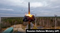 Межконтинентальная баллистическая ракета "Ярс" проходит испытательный пуск в рамках ядерных учений, Россия. 2022 год