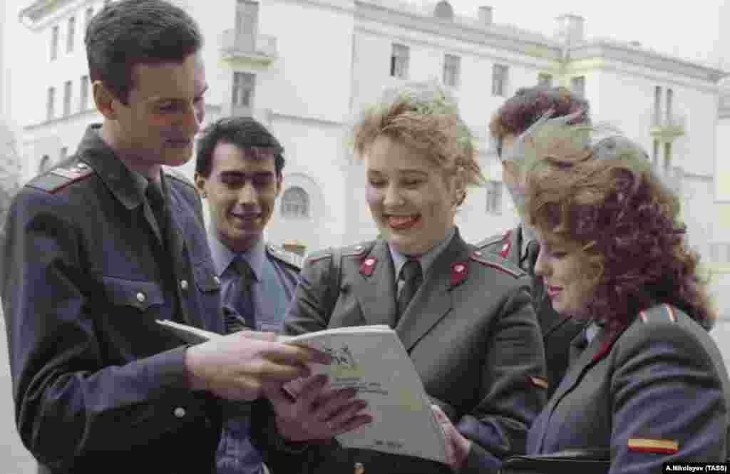 Students of Belarus&rsquo;s police academy in Minsk in June 1992