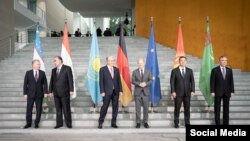 Германия канцлері Олаф Шольц (оң жақтан үшінші) Орталық Азия елдері басшыларымен кездесу кезінде. Берлин, 29 қазан, 2023 жыл