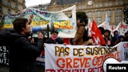 Studentët në Paris protestojnë për reformën e pensioneve , 14 prill 2023.