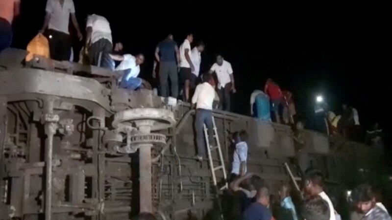 Najmanje 50 mrtvih, 300 povrijeđenih u sudaru vozova u Indiji