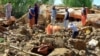 تعدادی از باشنده گان مناطق سیلاب زده در ولایت غور 