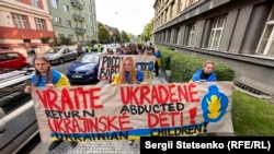 Акція протесту в Празі біля російського посольства. Чехія, 15 травня 2023 року