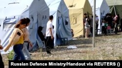 ყარაბაღის მცხოვრებნი, რომლებიც რუსეთის „სამშვიდობო კონტინგენტის" თანახმად, საბრძოლო მოქმედებების გამო საკუთარი სახლებიდან დროებით გაიყვანეს 