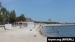 Пляж в Феодосии. Крым, июнь 2024 года