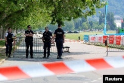 Park u kojem se desion papad nožem u francuskom gradu Annecyju, 8. juni 2023.