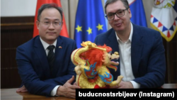 Predsjednik Srbije Aleksandar Vučić sa ambasadorom Kine Li Mingom, 6. februar 2024. 