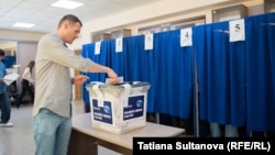 Aproape 57 de mii de alegători moldoveni cu cetățenie română au votat în cele 52 de secții de votare deschise în Republica Moldova pentru alegerile europarlamentare românești din 9 iunie.