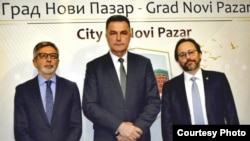 Ambasador Evropske unije u Srbiji Emanuele Žiofre, gradonačelnik Nihat Biševcac i ambasador Republike Francuske u Beogradu Pjer Košar u Novom Pazaru 7. marta 2023.