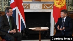 Кыргызстандын премьер-министри Акылбек Жапаров жана Британиянын тышкы иштер министри Дэвид Кэмерон.