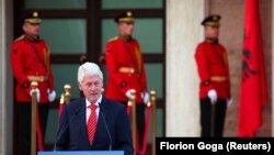 Bivši američki predsjednik Bill Clinton u Tirani, Albanija, 3. jula 2023.