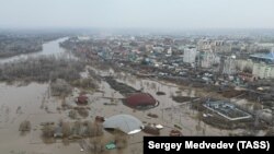 Затопленные здания в Оренбурге