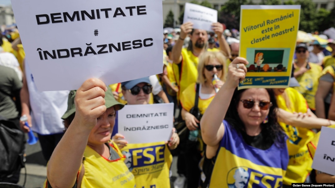 Guvernul a adoptat, joi, ordonanţa de urgenţă cu măsuri privind salarizarea personalului din învăţământ