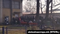 Редици во полициска станица „Пролет“ во Кисела Вода