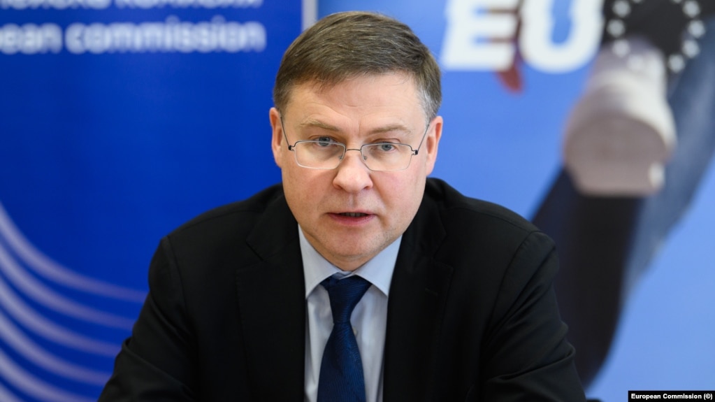 За словами Валдіса Домбровскіса, на зустрічі «Групи семи» союзники, навпаки, обговорювали необхідність збереження або навіть посилення санкцій проти Росії