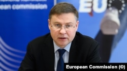 За словами Валдіса Домбровскіса, на зустрічі «Групи семи» союзники, навпаки, обговорювали необхідність збереження або навіть посилення санкцій проти Росії