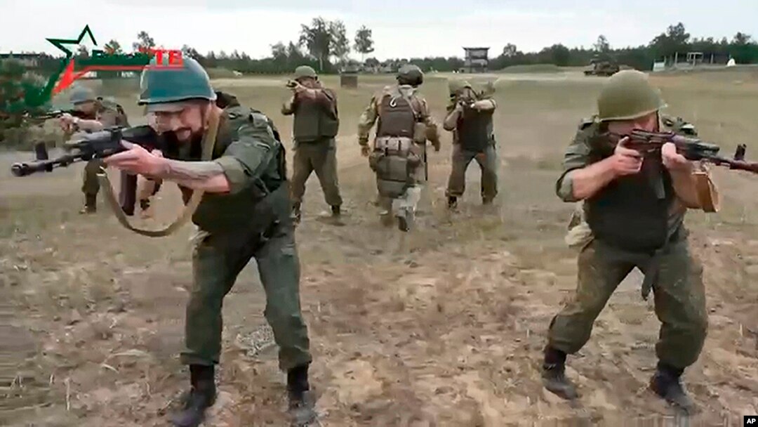 Militarii Wagner îi vor intrui pe militarii din Belarus, după cum a declarat ministrul Apărării de la Minsk. 