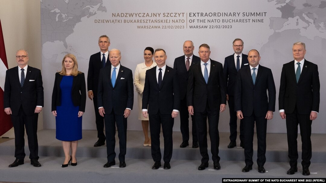 Президентите на съюзниците от източния фланг на НАТО и американския президент Джо Байдън на срещата във Варшава на 22 февруари 2023 г.