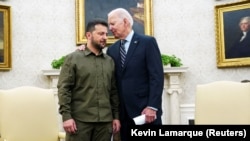 Președintele SUA, Joe Biden, a semnat rapid legile aprobate de Congresul SUA care permit sprijinirea consistentă în continuare a Ucrainei în fața invaziei rusești.