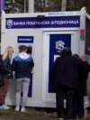 Kosovo closes Serbian banks, confusion for Serbian citizens in the North