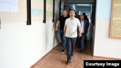 Садыр Жапаров в здании университета имени Ишеналы Арабаева, Бишкек. 7 июля 2023 г.