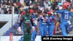 مسابقه میان تیم های کریکت افغانستان و بنگلادش