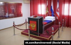 Кровать росгвардейца Александра Краснобаева в расположении 144-го специального моторизированного полка Росгвардии в Керчи