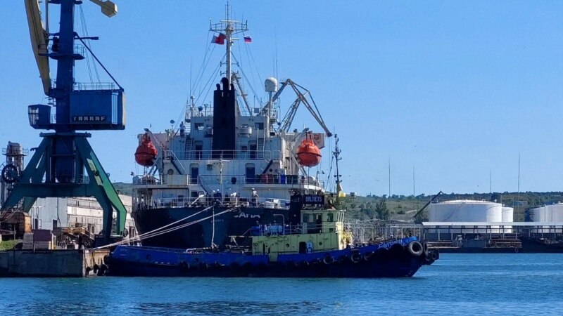 В морском порту Керчи зафиксирован заход иностранного судна-газовоза (фото)