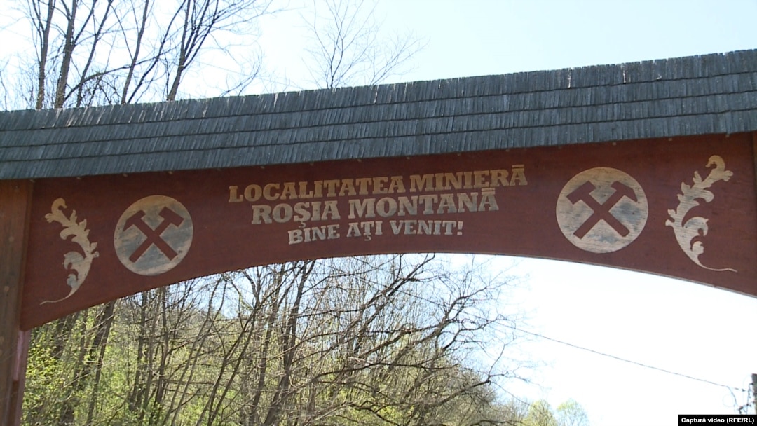 Situată în zona metaliferă a munților Apuseni, Roșia Montană are un trecut minier care coboară până în urmă cu peste 2.000 de ani, în epoca romană.