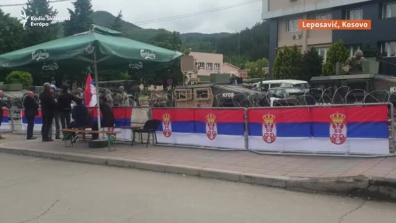 Protest grupe Srba u Leposaviću