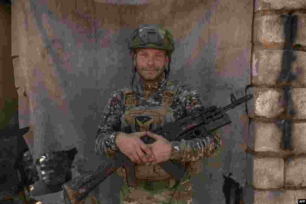 Український солдат Андрій, 43 роки, зі штурмового батальйону &laquo;Скала&raquo;, позує для портрета в невідомому місці поблизу міста Оріхів у Запорізькій області, 1 жовтня 2023 року, на тлі російського вторгнення в Україну.