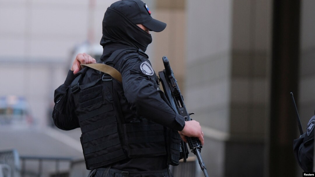 Forțele de securitate din Moscova controlează zona centrului de expoziții. 