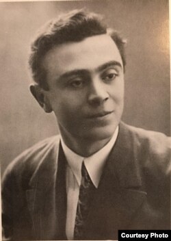 Илья Зильберштейн в молодости