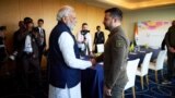 Indijski premijer Narendra Modi rukuje se s predsednikom Ukrajine Volodimirom Zelenskim na samitu Grupe sedam u Japanu, 20. maj 2023.