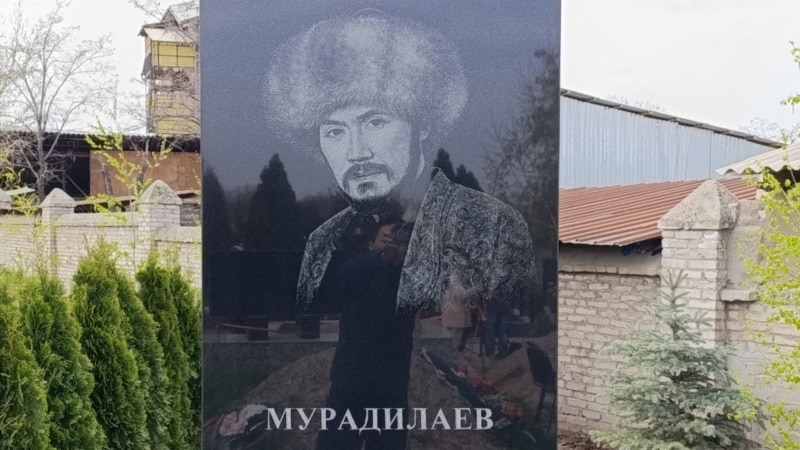 Актер Азиз Мурадилаевдин эстелиги коюлду