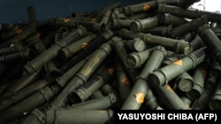 Оболочки минометных снарядов. Бахмут, 15 февраля 2023 года