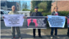 Predstavnici tadžikistanske opozicione Grupe 24 na protestu u Nemačkoj. Nakon što je Berlin u junu deportovao jednog tadžikistanskog disidenta nazad u njegovu domovinu, mnogi drugi u toj zemlji strahuju da bi i oni mogli biti prisilno vraćeni u Tadžikistan. (Arhivska fotografija)