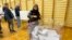 Голосування на одній з виборчих дільниць Варшави 15 жовтня 2023 року