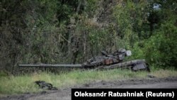 Подбитый российский танк в районе Сторожевого, под Великой Новосёлкой