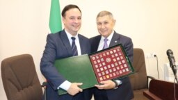 Тарих институты мөдире Радик Салихов һәм Татарстан фәннәр академиясе президенты Рифкать Миңнеханов